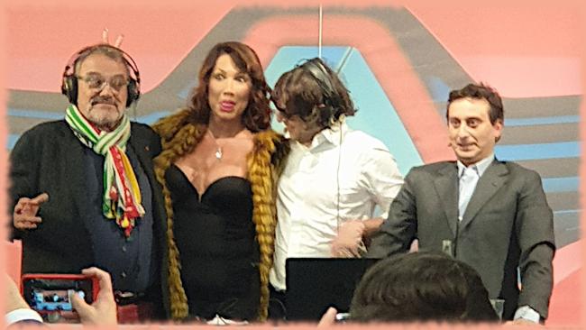 Efe Bal, Cruciani e Toscani
