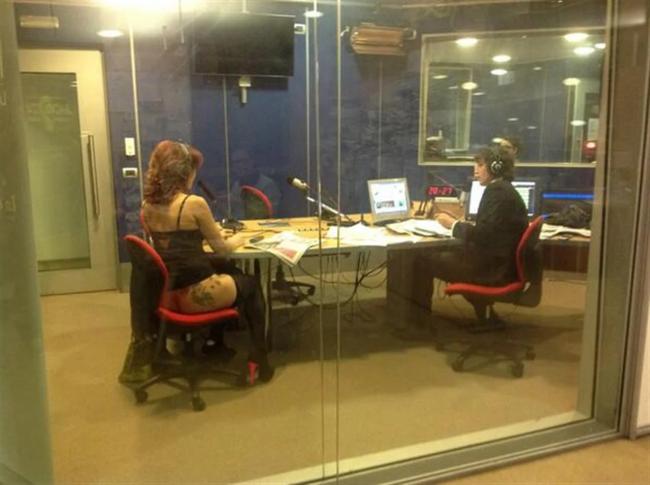 Efe Bal in studio a La Zanzara